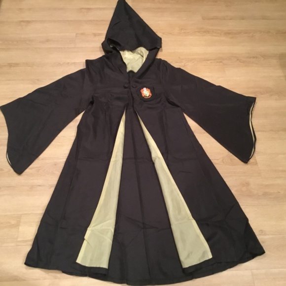 Harry Potter Inspired Hufflepuff Robe Costume - Picture 2 of 5
